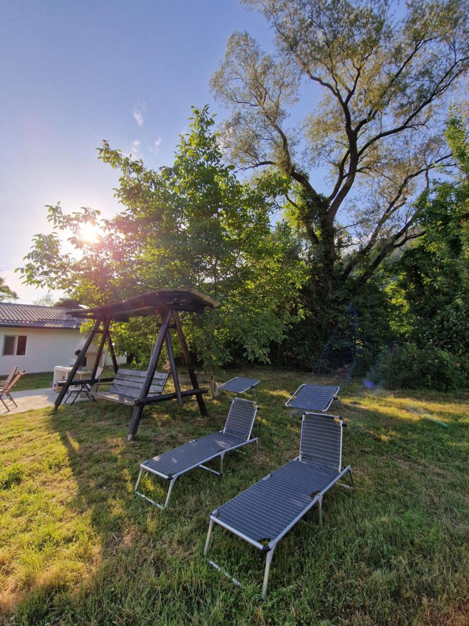 Green Nest Brezoi Exterior photo